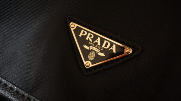 Prada e Versace: O Romance Secreto da Moda de Luxo?