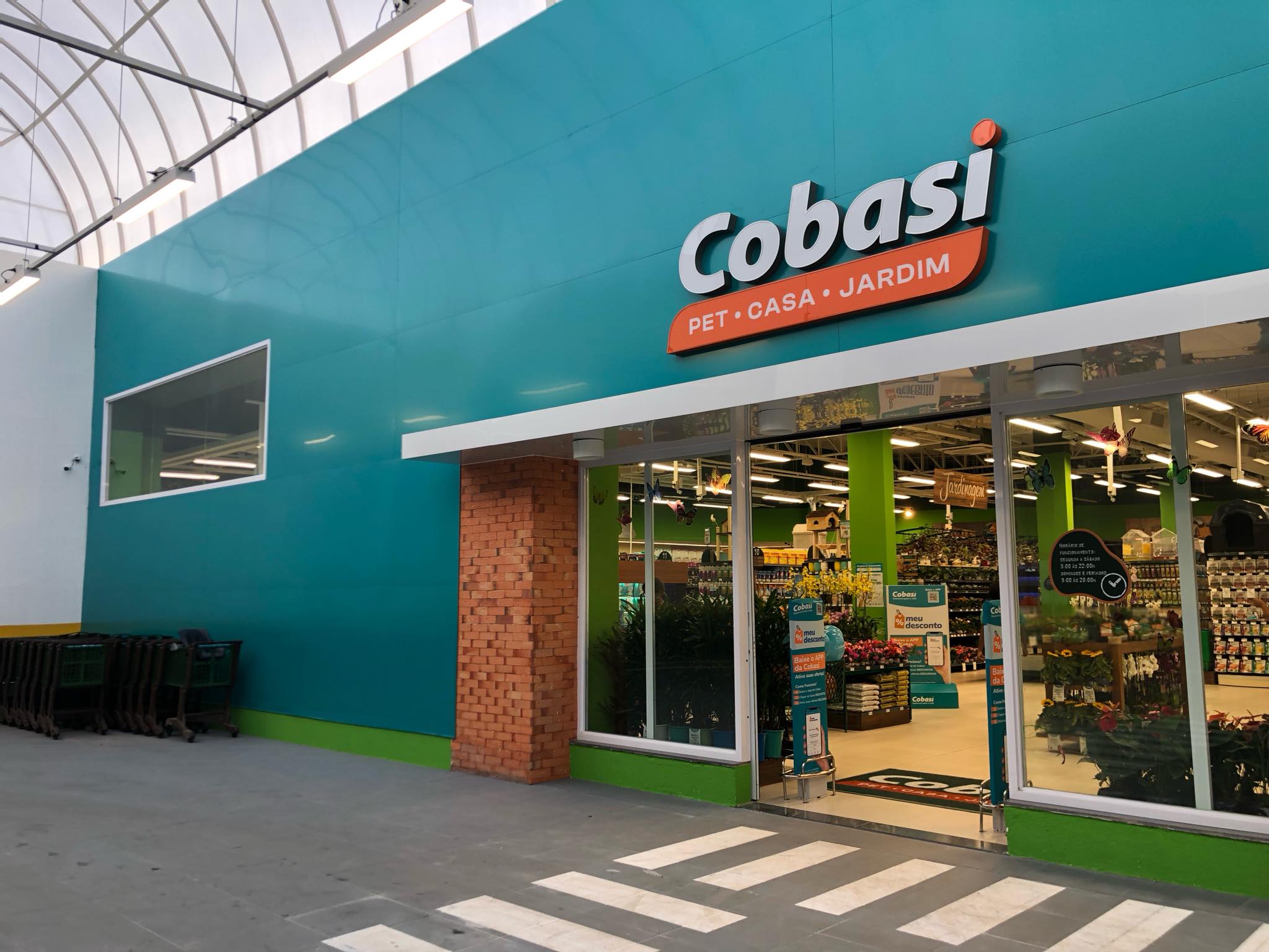 Petisco Natural para Cães com Brinde Exclusivo? Conheça o Novo Crost da Cobasi!