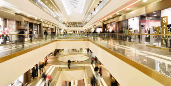 O enfraquecimento das lojas satélites nos shoppings brasileiros
