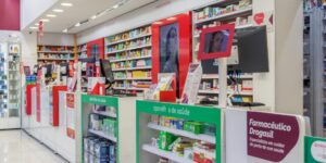 Raia e Drogasil Inovam com Telas Digitais e Áudio no PDV