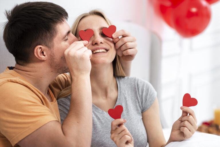 plano medio par feliz passar tempo juntos