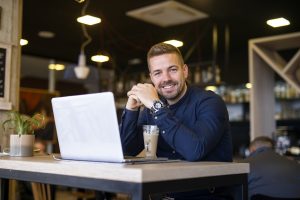 Política em Crise, Empresas em Alta: O Brasil que Resiste