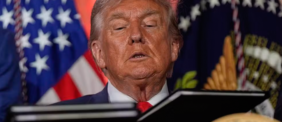 Trump impõe tarifa de 50% ao Brasil: Veja o que está fora da lista!