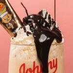 Johnny Rockets lança balm de milkshake em parceria com a TikBalm