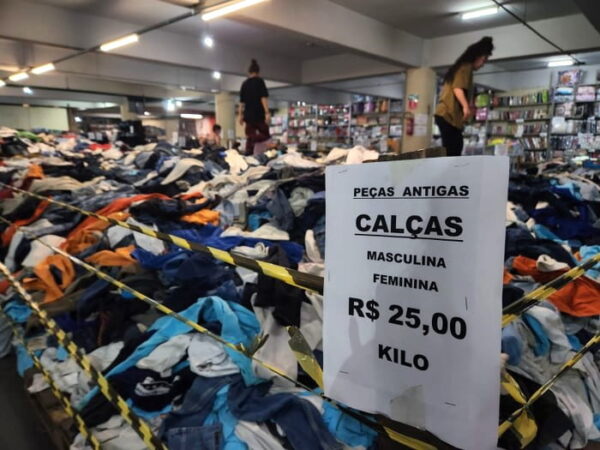 Lojas de Roupas por Quilo: O Novo Fenômeno da Moda Acessível