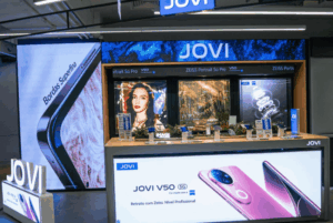 Jovi desembarca com tudo na megaloja Casas Bahia Berrini