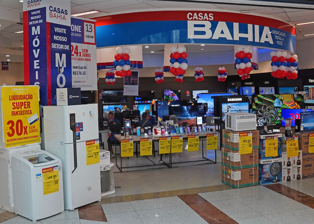 Casas Bahia cai no vermelho, mas opera com garra e estratégia