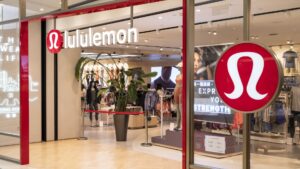 De fama viral a queda brusca: a montanha-russa da Lululemon