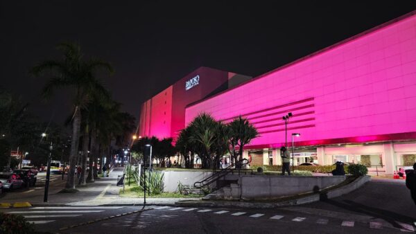 Raposo Shopping promove ações solidárias no Outubro Rosa com cortes de cabelo gratuitos e arrecadação de doações