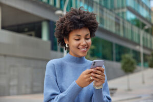 Brasileiro adota postura mais racional na troca de smartphones e abre espaço para modelo por assinatura