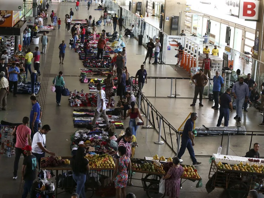 Varejo brasileiro registra queda real em setembro de 2025, mas mantém avanço nominal de 4,3%