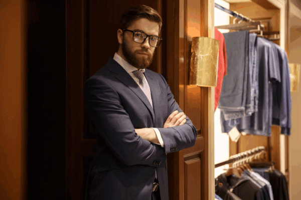 Alta rotatividade de CEOs no varejo revela desafio de estabilidade e desempenho