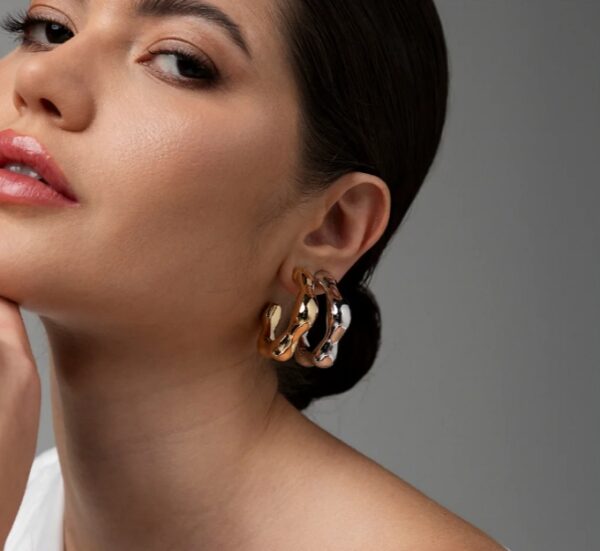 Natal 2025: moda e semijoias lideram expectativa de vendas no varejo brasileiro